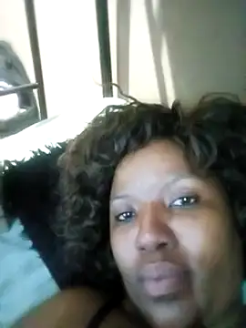 Snapshot of Coco_Nile chatting on 02-19-25, 06:00 Coco Nile online show from 02-19-25, 06:00