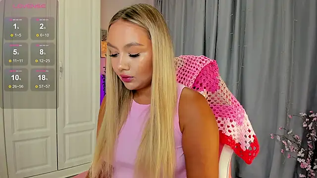 Snapshot of _Loneve__ chatting on 09-18-25, 03:58  Loneve   online show from 09-18-25, 03:58