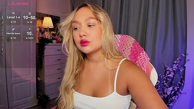 Snapshot of _Loneve__ chatting on 10-12-25, 01:54  Loneve   online show from 10-12-25, 01:54