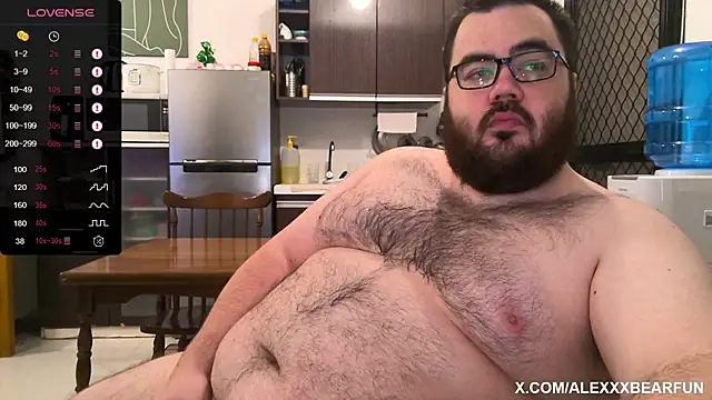 Snapshot of alexxxbear chatting on 11-30-25, 10:47 alexxxbear online show from 11-30-25, 10:47