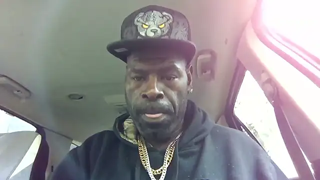 Snapshot of birdg chatting on 10-12-25, 02:27 birdg online show from 10-12-25, 02:27