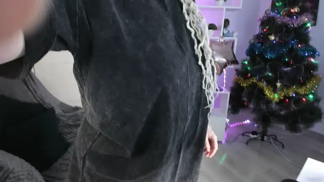 Snapshot of HoneySallyMoore chatting on 12-21-24, 01:47 HoneySallyMoore online show from 12-21-24, 01:47