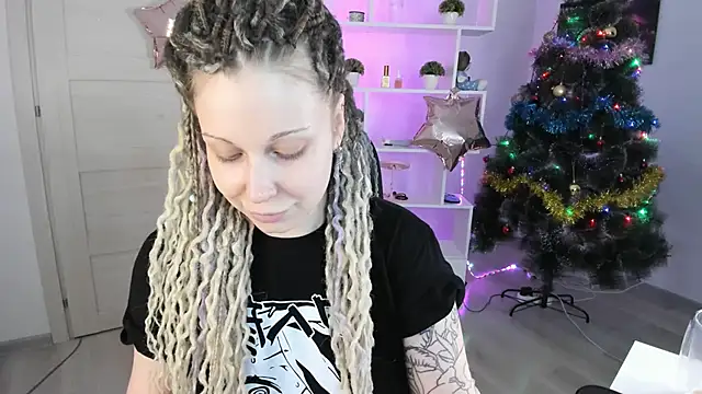 Snapshot of HoneySallyMoore chatting on 12-21-24, 04:52 HoneySallyMoore online show from 12-21-24, 04:52