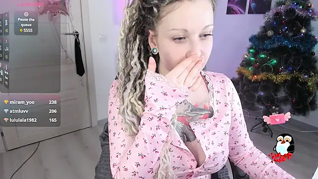 Snapshot of HoneySallyMoore chatting on 01-01-25, 03:24 HoneySallyMoore online show from 01-01-25, 03:24