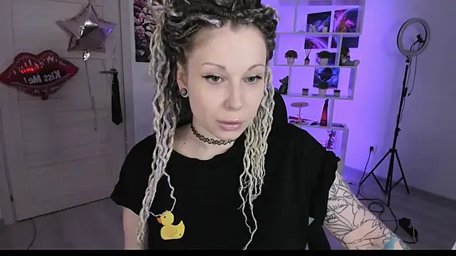 Snapshot of HoneySallyMoore chatting on 09-25-25, 04:00 HoneySallyMoore online show from 09-25-25, 04:00