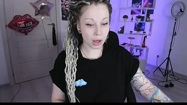 Snapshot of HoneySallyMoore chatting on 10-04-25, 03:43 HoneySallyMoore online show from 10-04-25, 03:43