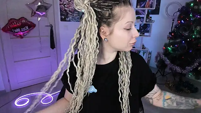 Snapshot of HoneySallyMoore chatting on 01-08-26, 02:58 HoneySallyMoore online show from 01-08-26, 02:58