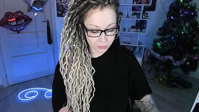 Snapshot of HoneySallyMoore chatting on 01-10-26, 05:26 HoneySallyMoore online show from 01-10-26, 05:26