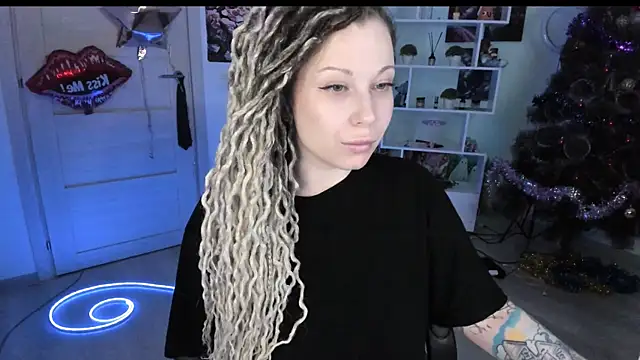 Snapshot of HoneySallyMoore chatting on 01-11-26, 03:06 HoneySallyMoore online show from 01-11-26, 03:06