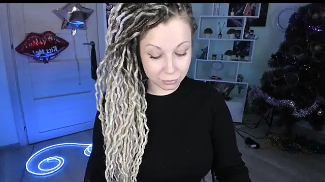 Snapshot of HoneySallyMoore chatting on 01-16-26, 01:42 HoneySallyMoore online show from 01-16-26, 01:42