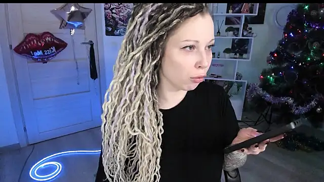 Snapshot of HoneySallyMoore chatting on 01-16-26, 03:27 HoneySallyMoore online show from 01-16-26, 03:27