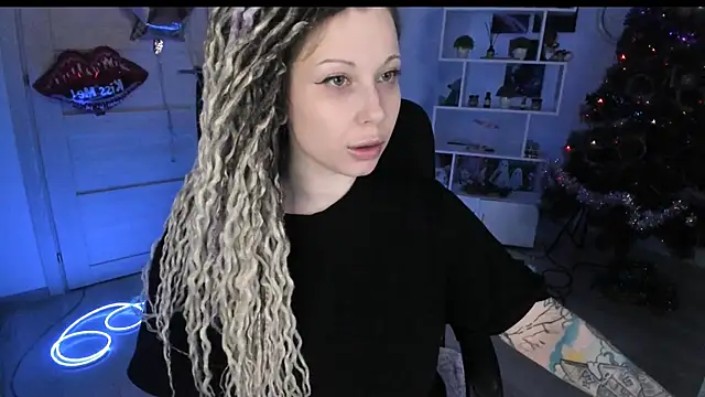 Snapshot of HoneySallyMoore chatting on 01-31-26, 07:11 HoneySallyMoore online show from 01-31-26, 07:11