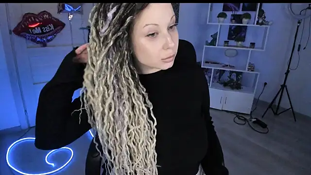 Snapshot of HoneySallyMoore chatting on 02-13-26, 02:24 HoneySallyMoore online show from 02-13-26, 02:24