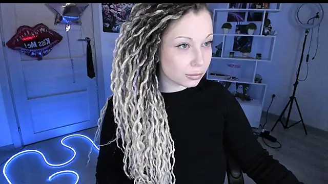 Snapshot of HoneySallyMoore chatting on 02-15-26, 05:09 HoneySallyMoore online show from 02-15-26, 05:09