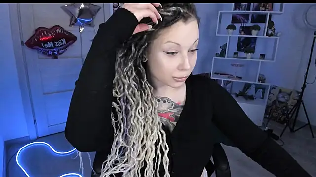 Snapshot of HoneySallyMoore chatting on 02-18-26, 02:57 HoneySallyMoore online show from 02-18-26, 02:57