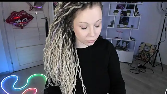 Snapshot of HoneySallyMoore chatting on 02-26-26, 06:40 HoneySallyMoore online show from 02-26-26, 06:40