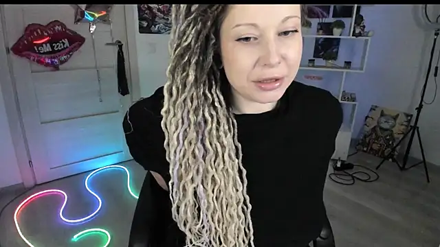 Snapshot of HoneySallyMoore chatting on 03-01-26, 04:53 HoneySallyMoore online show from 03-01-26, 04:53