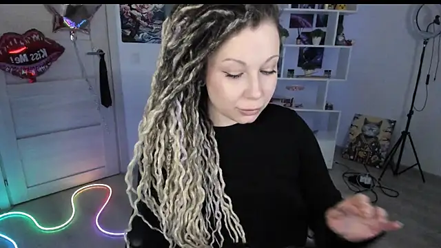 Snapshot of HoneySallyMoore chatting on 03-12-26, 01:23 HoneySallyMoore online show from 03-12-26, 01:23