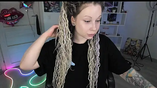 Snapshot of HoneySallyMoore chatting on 03-12-26, 03:29 HoneySallyMoore online show from 03-12-26, 03:29