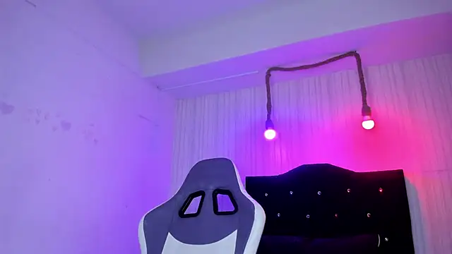 Snapshot of nicky_angel1 chatting on 10-21-25, 06:41 nicky angel1 online show from 10-21-25, 06:41