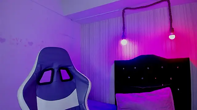 Snapshot of nicky_angel1 chatting on 10-22-25, 06:40 nicky angel1 online show from 10-22-25, 06:40