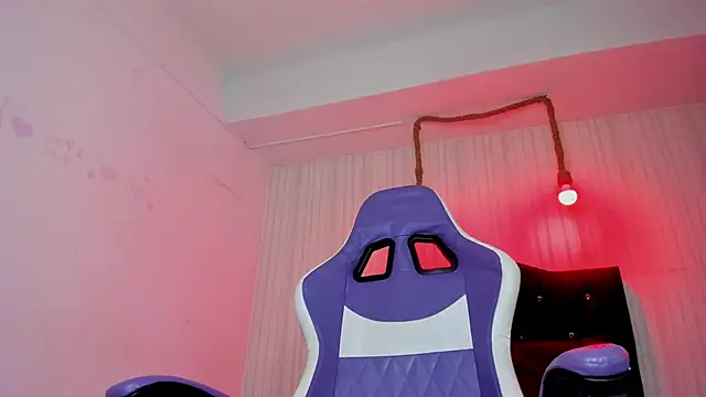 Snapshot of nicky_angel1 chatting on 10-25-25, 06:35 nicky angel1 online show from 10-25-25, 06:35