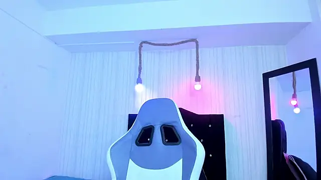 Snapshot of nicky_angel1 chatting on 10-27-25, 06:34 nicky angel1 online show from 10-27-25, 06:34