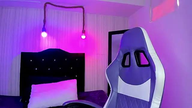 Snapshot of nicky_angel1 chatting on 11-05-25, 06:41 nicky angel1 online show from 11-05-25, 06:41