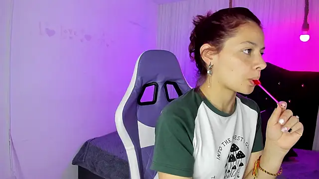 Snapshot of nicky_angel1 chatting on 11-10-25, 07:02 nicky angel1 online show from 11-10-25, 07:02