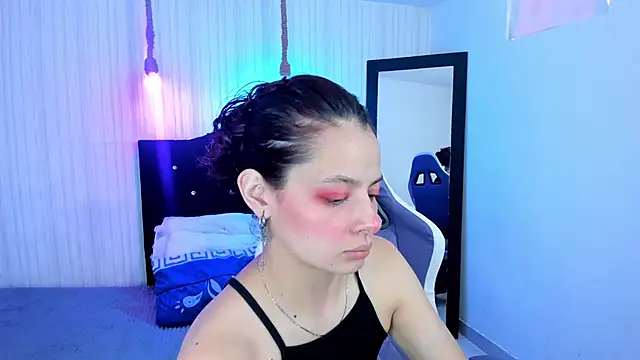 Snapshot of nicky_angel1 chatting on 12-18-25, 06:47 nicky angel1 online show from 12-18-25, 06:47