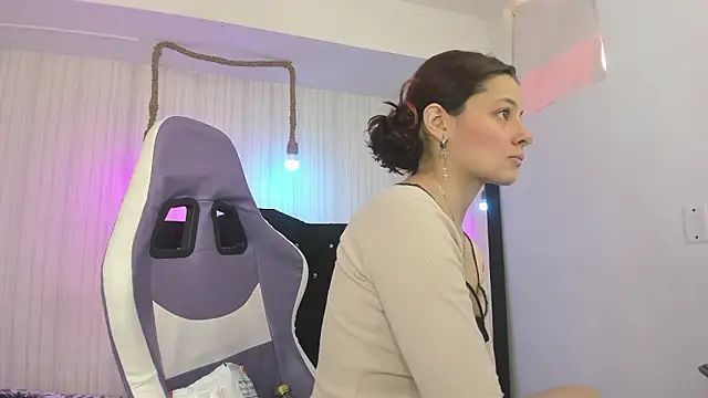 Snapshot of nicky_angel1 chatting on 02-10-26, 06:45 nicky angel1 online show from 02-10-26, 06:45