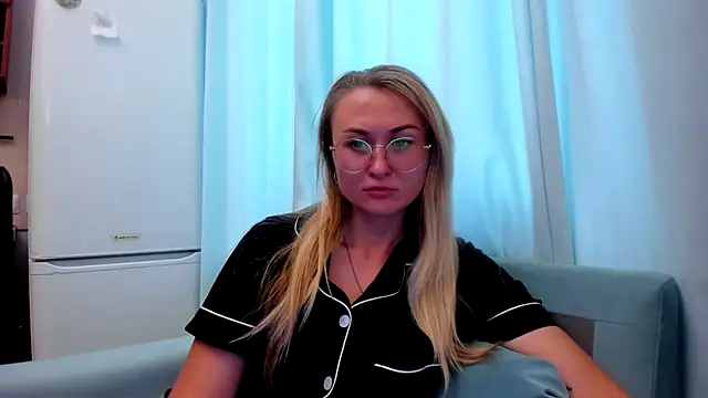 Snapshot of your_Goddess_Eva chatting on 09-20-25, 12:17 your Goddess Eva online show from 09-20-25, 12:17