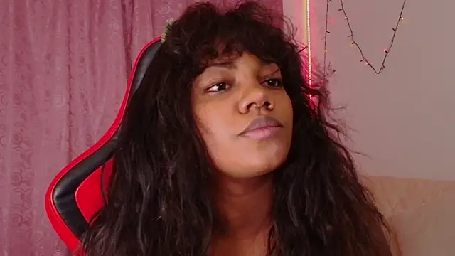 Daphnewalker   online show from 12-20-25, 11:12