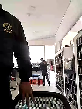 Snapshot of oscarshow24 chatting on 03-01-25, 06:43 oscarshow24 online show from 03-01-25, 06:43