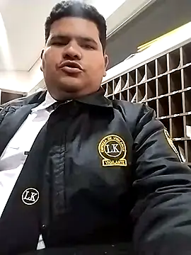 Snapshot of oscarshow24 chatting on 03-10-25, 05:00 oscarshow24 online show from 03-10-25, 05:00