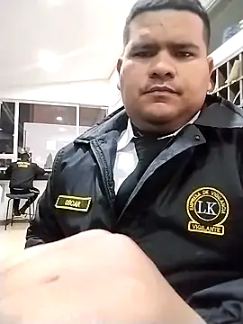 Snapshot of oscarshow24 chatting on 03-22-25, 05:39 oscarshow24 online show from 03-22-25, 05:39