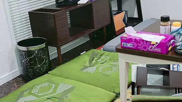 YARASERO-kun online show from 12-02-25, 12:10