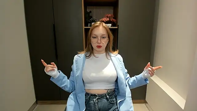 Snapshot of EdlaHames chatting on 02-16-25, 08:10 EdlaHames online show from 02-16-25, 08:10