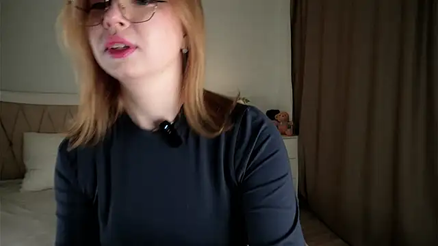 Snapshot of EdlaHames chatting on 02-19-25, 10:34 EdlaHames online show from 02-19-25, 10:34