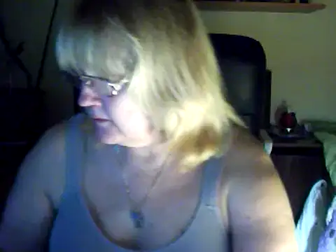 Snapshot of Violet5364 chatting on 03-08-25, 08:46 Violet5364 online show from 03-08-25, 08:46