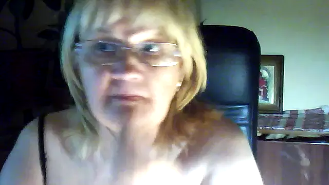 Snapshot of Violet5364 chatting on 11-13-25, 08:19 Violet5364 online show from 11-13-25, 08:19