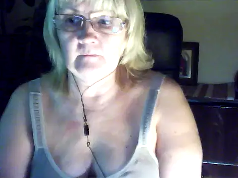 Snapshot of Violet5364 chatting on 11-17-25, 08:58 Violet5364 online show from 11-17-25, 08:58