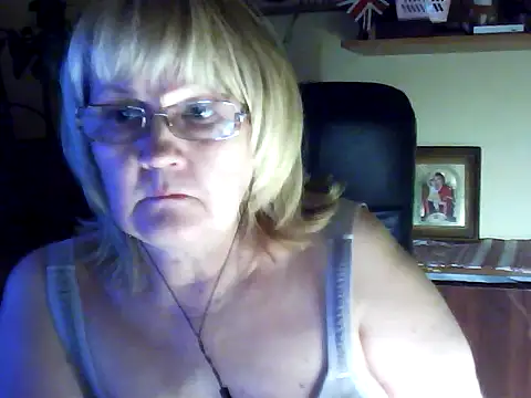 Snapshot of Violet5364 chatting on 11-20-25, 09:25 Violet5364 online show from 11-20-25, 09:25