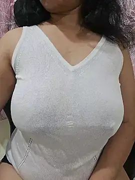 Snapshot of Jassi_Does chatting on 11-16-25, 01:49 Jassi Does online show from 11-16-25, 01:49