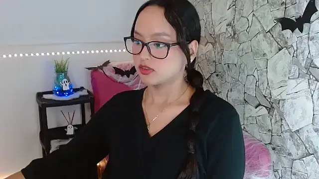 Emilybateee online show from 10-29-25, 07:26