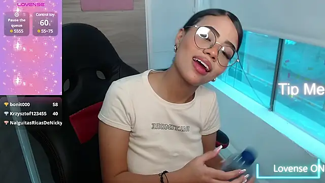 Snapshot of Sussan_love01 chatting on 03-05-25, 08:21 Sussan love01 online show from 03-05-25, 08:21