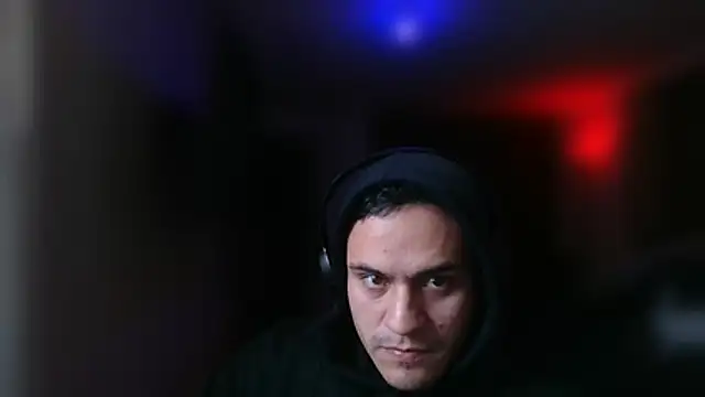Snapshot of Andresbogota11 chatting on 07-14-26, 05:40 Andresbogota11 online show from 07-14-26, 05:40