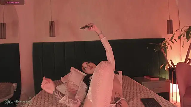 Giselle royy online show from 06-19-26, 06:12