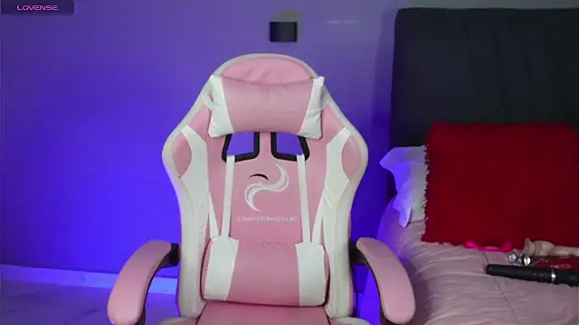 Snapshot of alejandra_jonees chatting on 12-04-25, 10:29 alejandra jonees online show from 12-04-25, 10:29