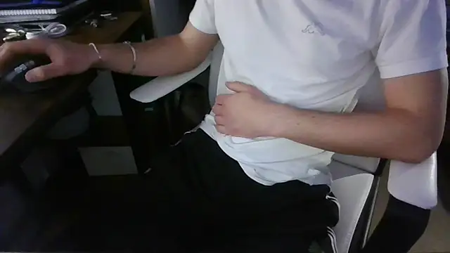 Manuhot001 online show from 03-17-25, 09:55